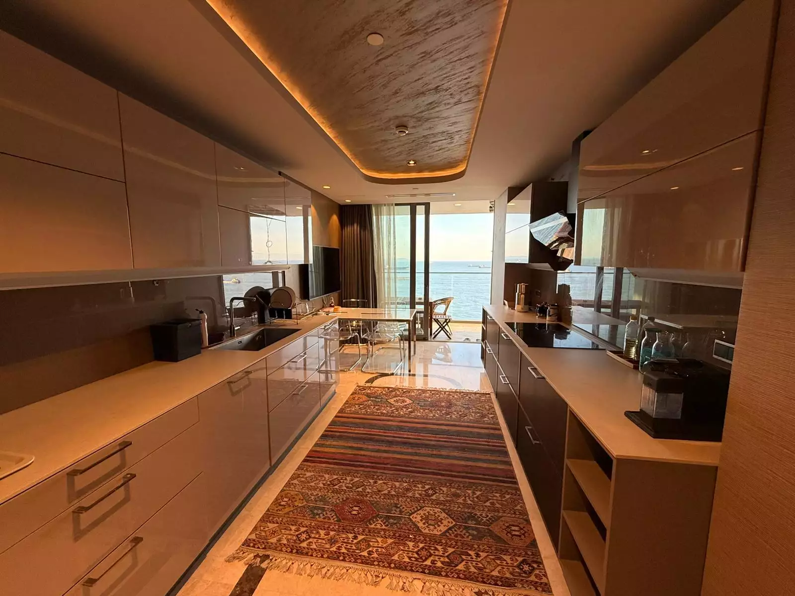 YEDİMAVİ PANAROMİK DENİZ MANZARALI EŞYALI SATILIK 5+1 DAİRE