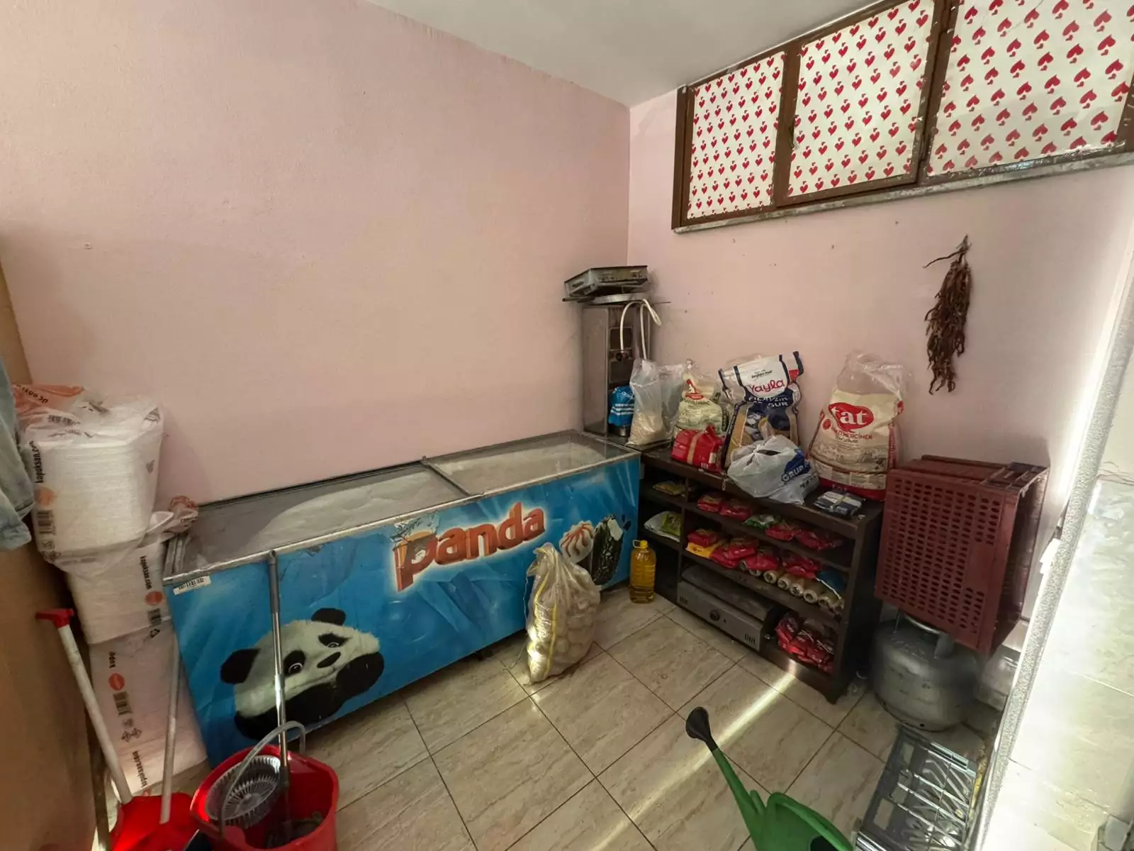 ESENYURT AKEVLER'DE OKUL KARŞISINDA SATILIK DÜKKAN VE BODRUM