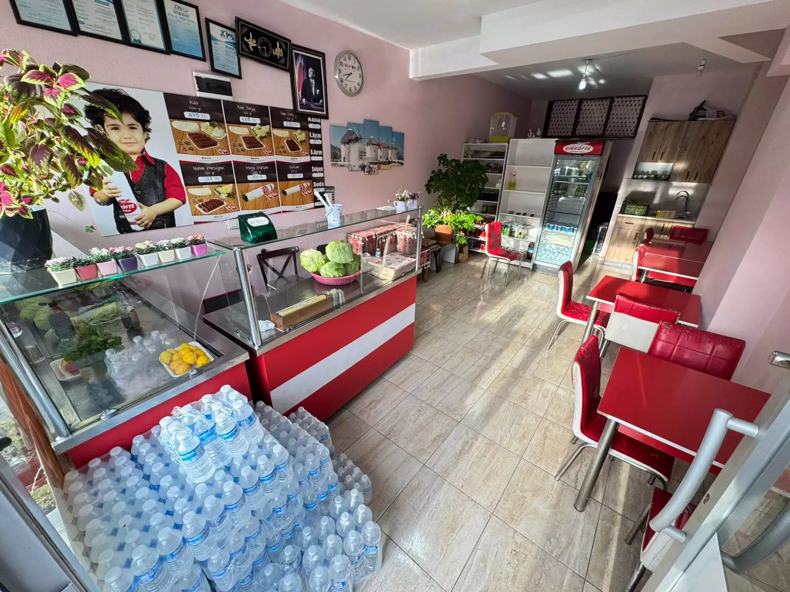 ESENYURT AKEVLER'DE OKUL KARŞISINDA SATILIK DÜKKAN VE BODRUM