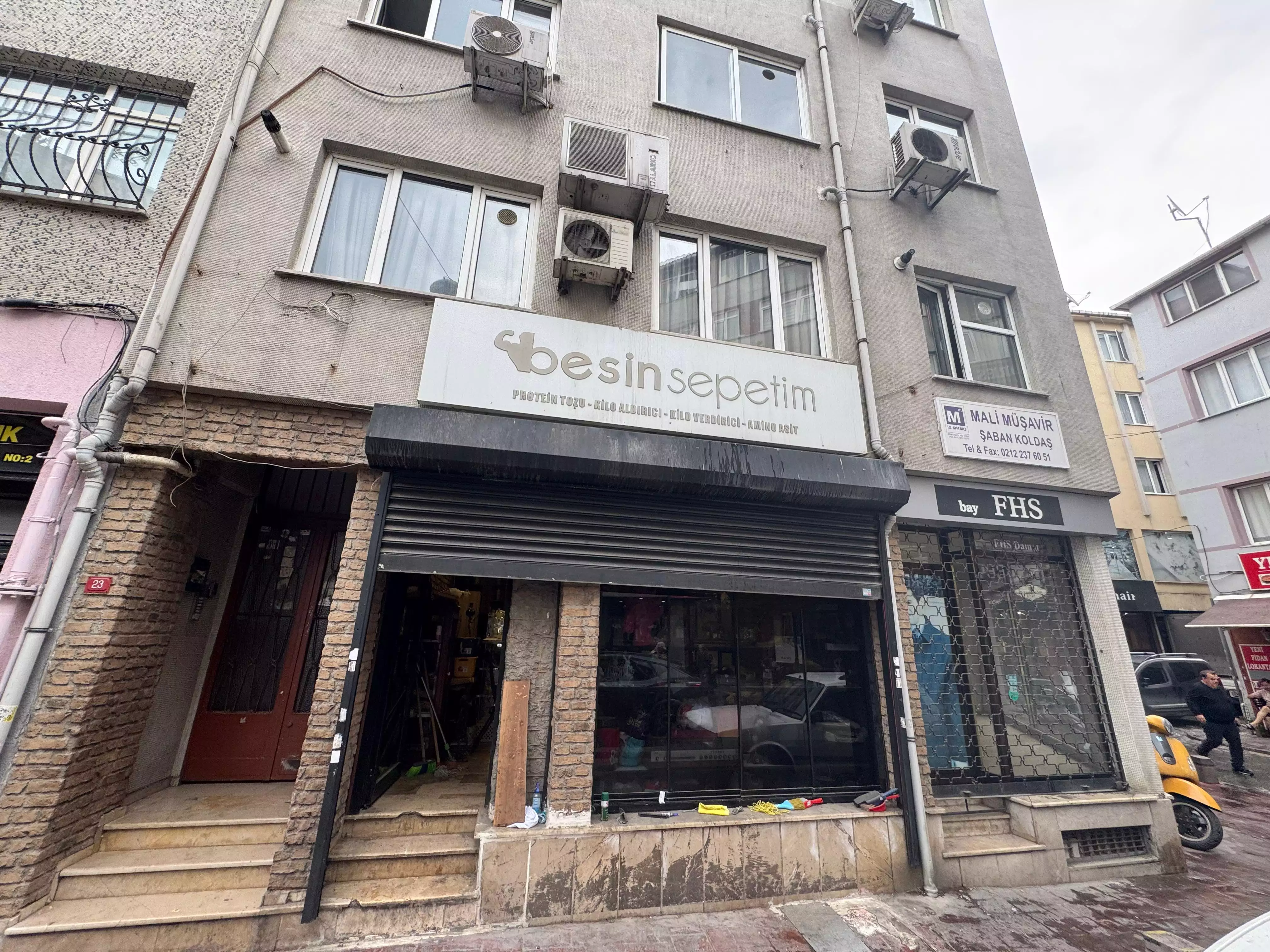 KASIMPAŞADA CADDE ÜZERİNDE SATILIK KÖŞE DÜKKAN (KAT MÜLKİYETLİ)