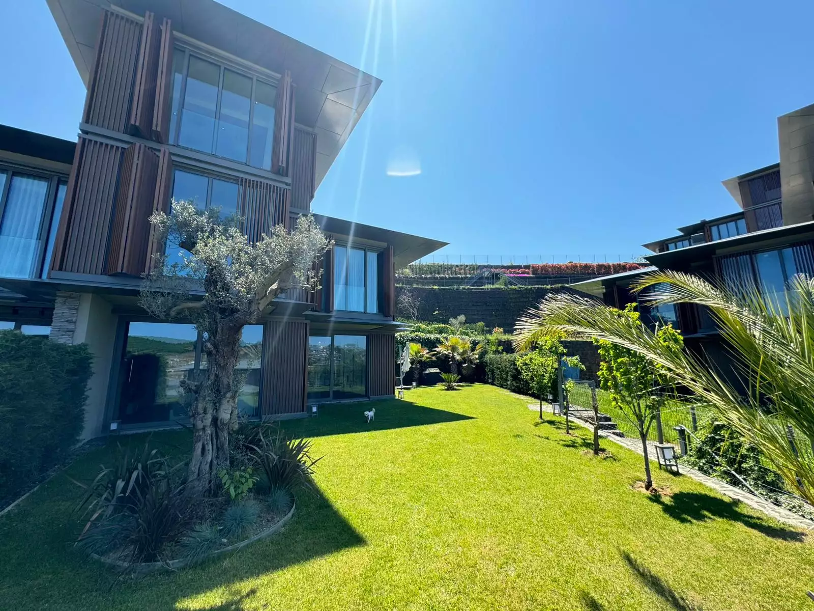 TAPULU-RİVA DÜŞLER VADİSİNDE ÖZEL TASARIM 4+1 SATILIK VİLLA