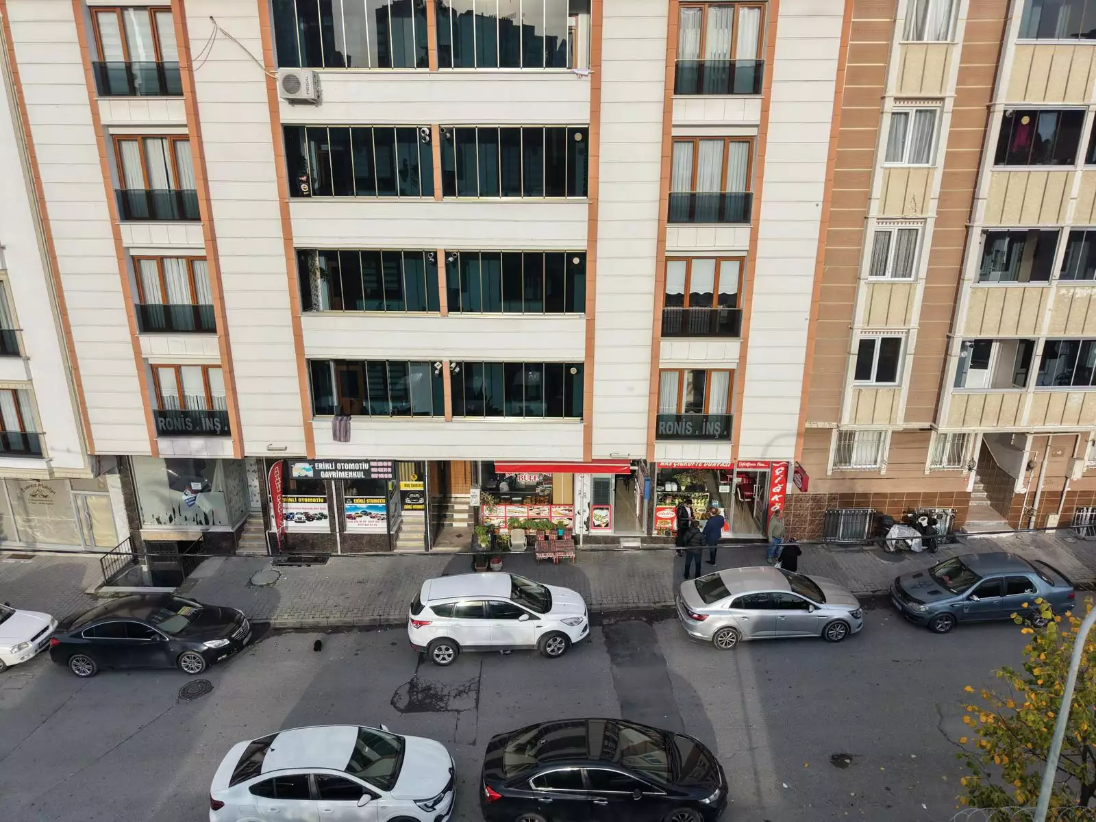 ESENYURT AKEVLER'DE OKUL KARŞISINDA SATILIK DÜKKAN VE BODRUM