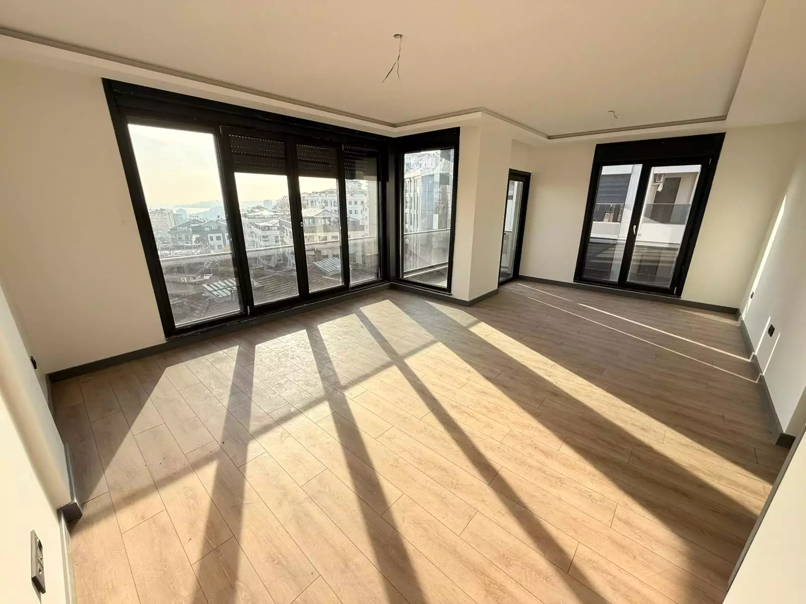 BEŞİKTAŞ DİKİLİTAŞ YENİ BİNADA DENİZ MANZARALI SATILIK 3+1 DAİRE