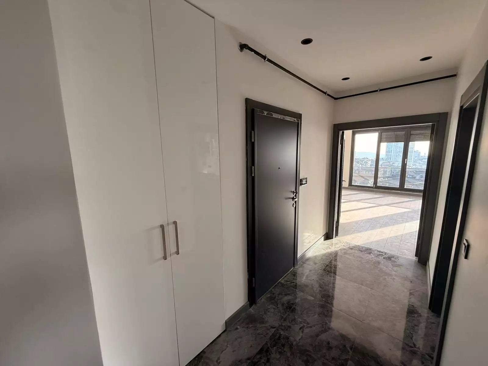 BEŞİKTAŞ DİKİLİTAŞ YENİ BİNADA DENİZ MANZARALI SATILIK 3+1 DAİRE