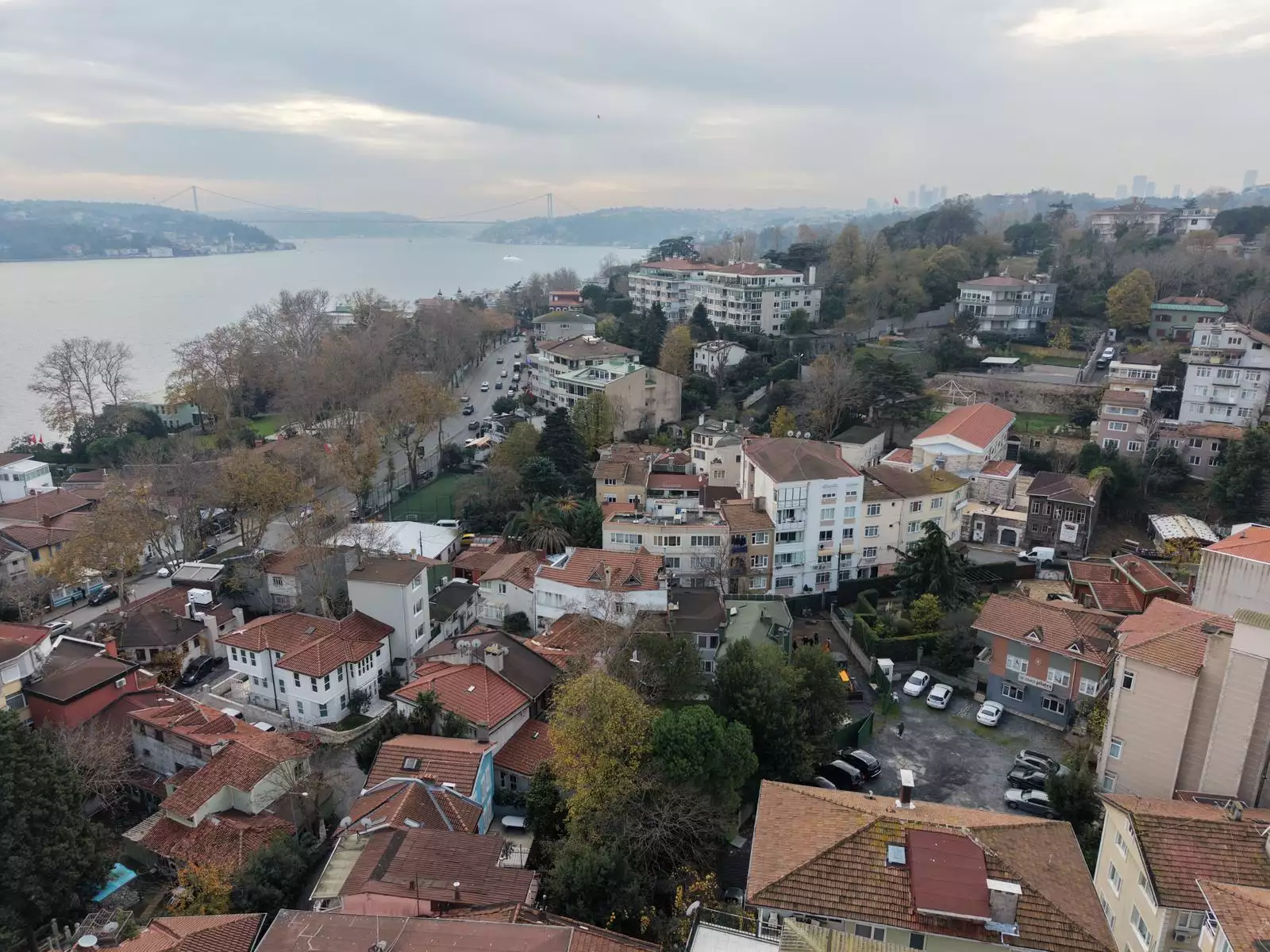 YENİKÖY'DE YATIRIMA UYGUN 3 KATLI 130 M2 ARSALI SATILIK BİNA