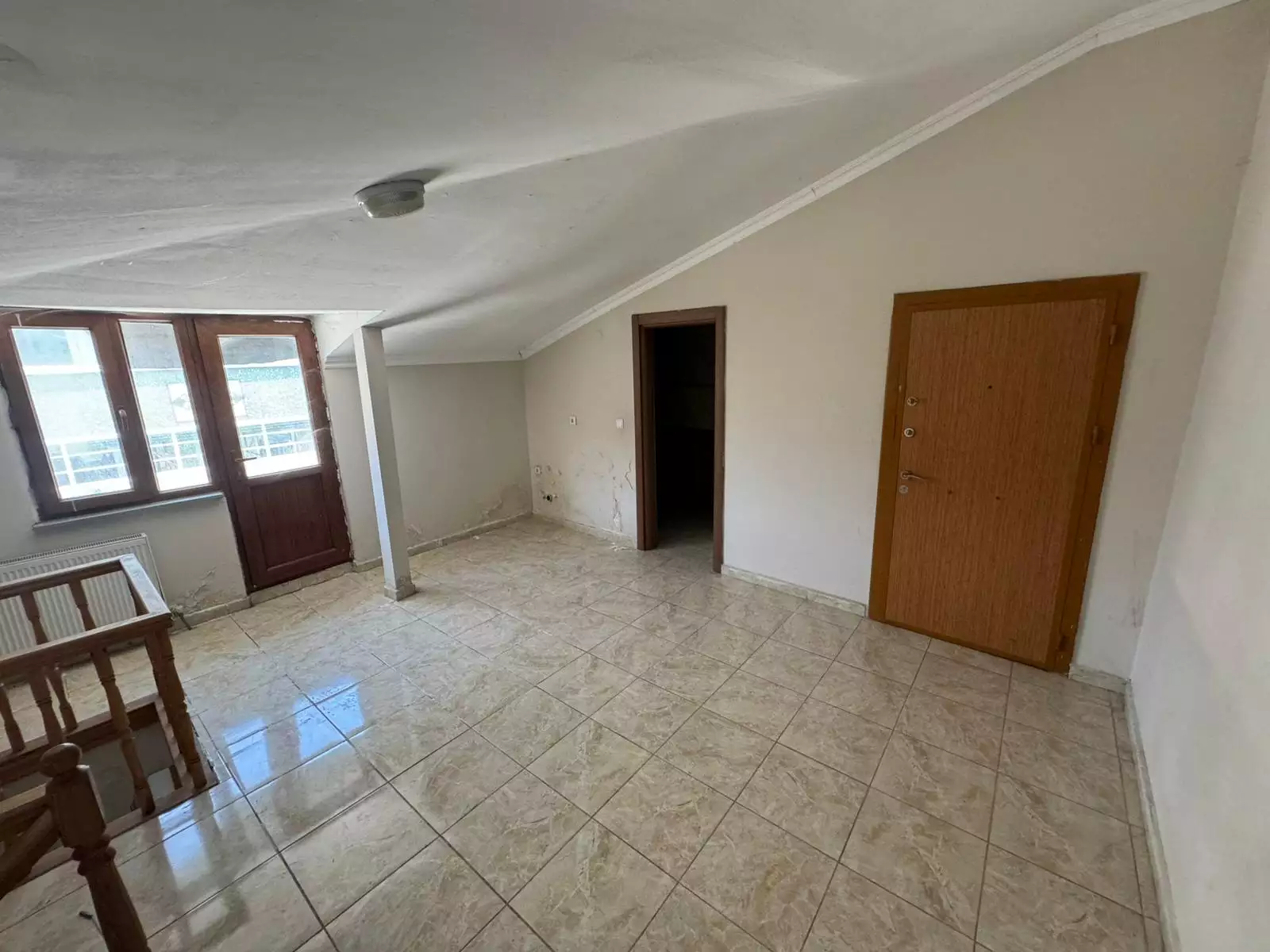 BEYLİKDÜZÜ YAKUPLU'DA ANA CADDE ÜZERİNDE 3+2 SATILIK DUBLEKS