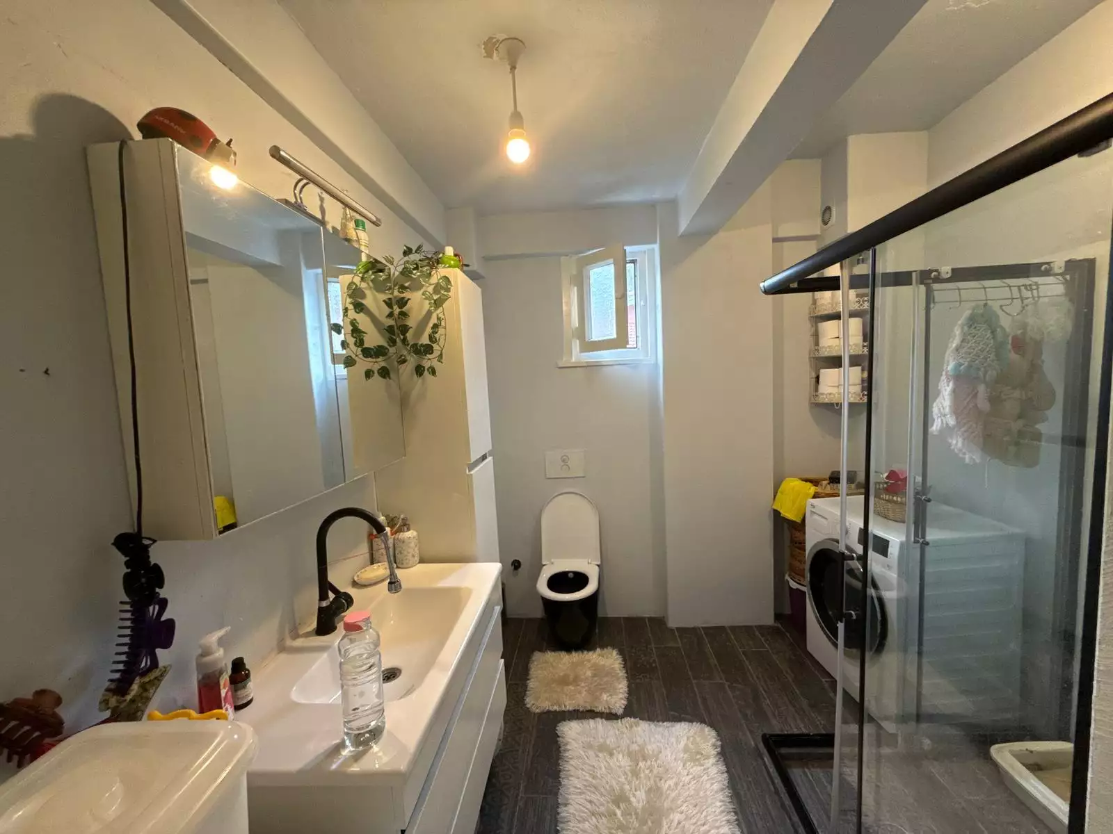 YENİKÖY'DE YATIRIMA UYGUN 3 KATLI 130 M2 ARSALI SATILIK BİNA