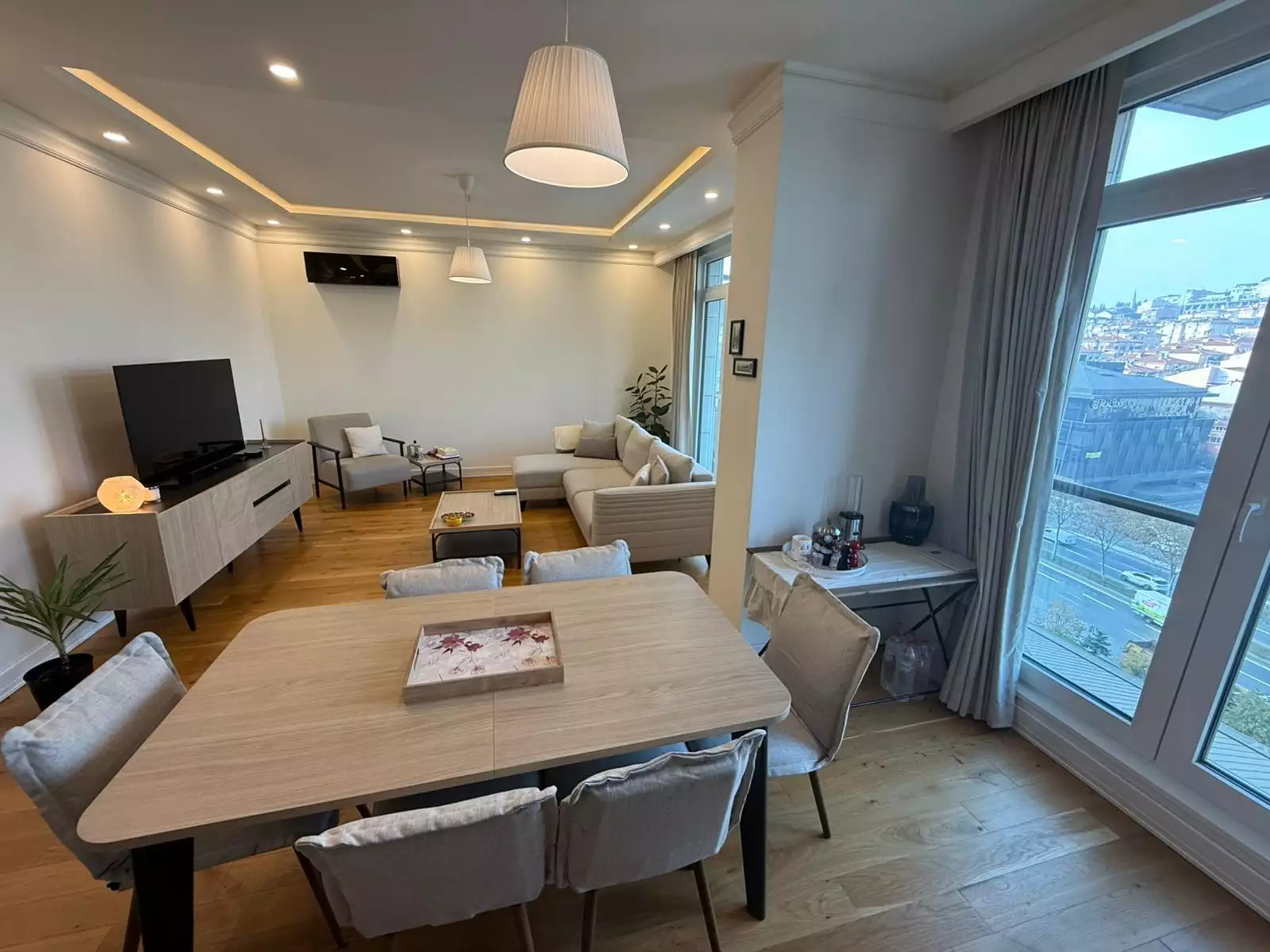 POLAT PİYALEPAŞA'DA GENİŞ TİP SATILIK 2+1 DAİRE (yeni kiracılı)