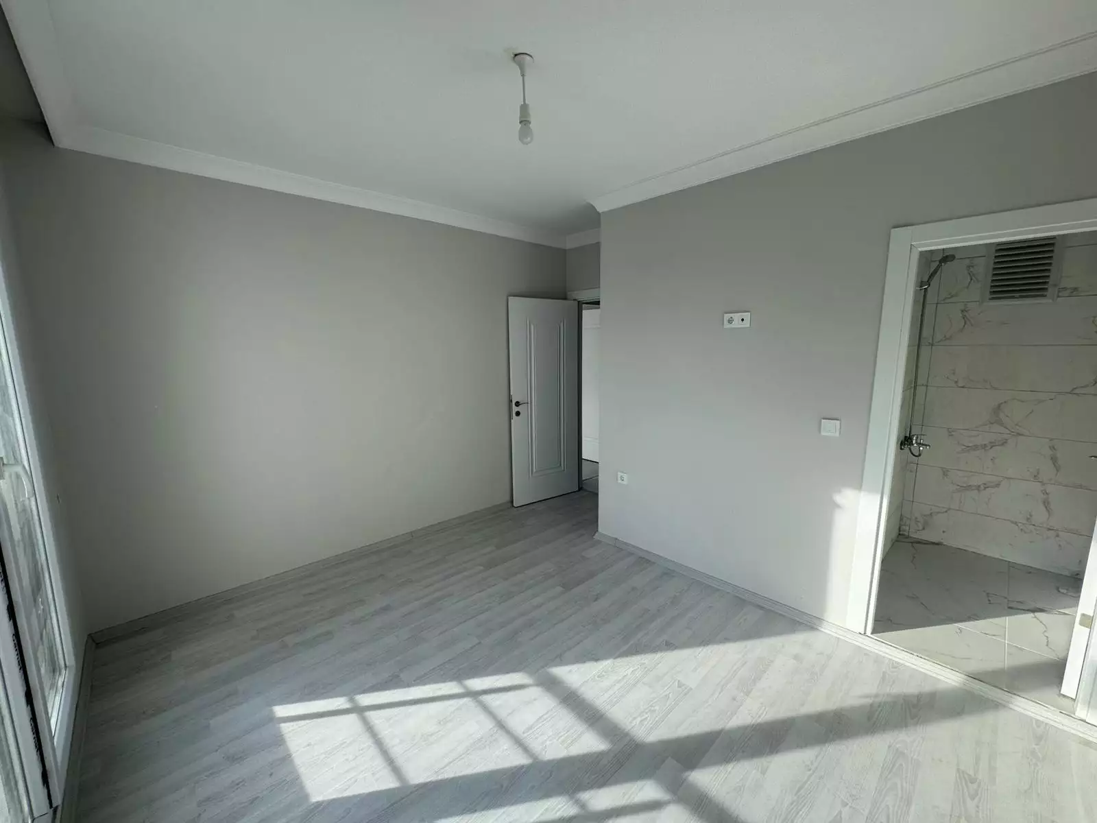 KUMBURGAZDA YENİ BİNADA DENİZ MANZARALI SATILIK 2+1 DAİRE