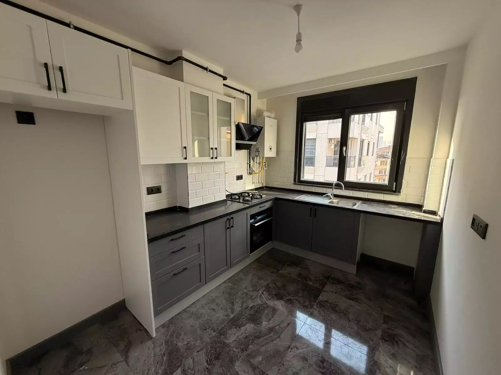 BEŞİKTAŞ DİKİLİTAŞ YENİ BİNADA DENİZ MANZARALI SATILIK 3+1 DAİRE