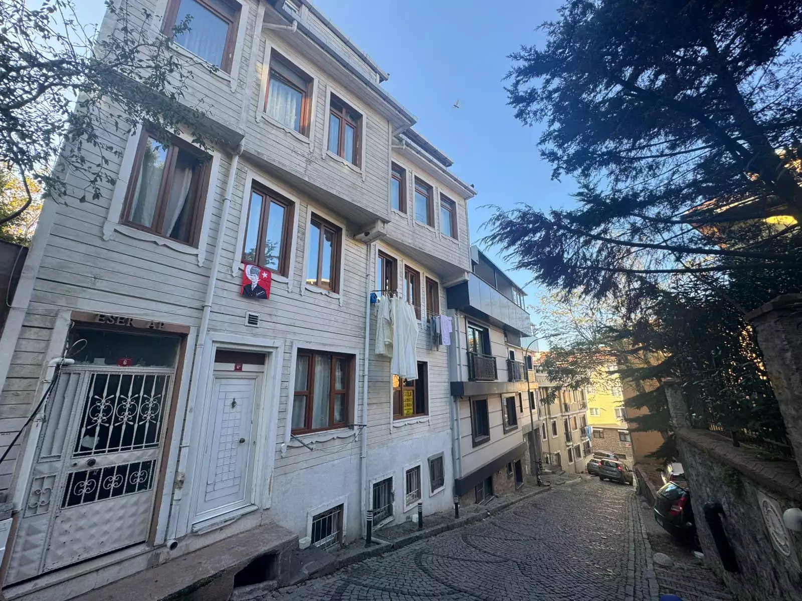 ÜSKÜDAR SAHİLE 5 DK MESAFEDE SATILIK 2+1 DAİRE