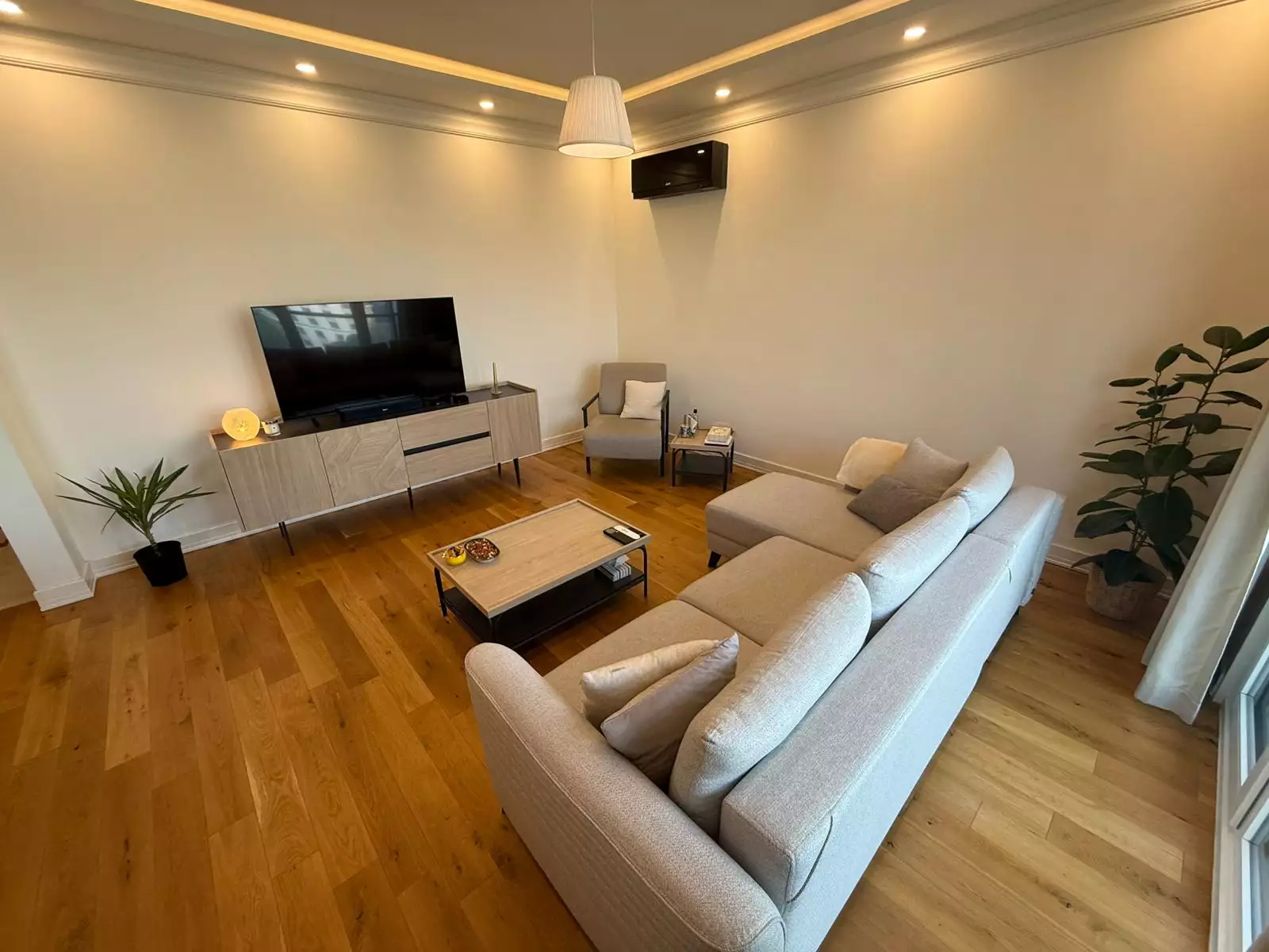 POLAT PİYALEPAŞA'DA GENİŞ TİP SATILIK 2+1 DAİRE (yeni kiracılı)