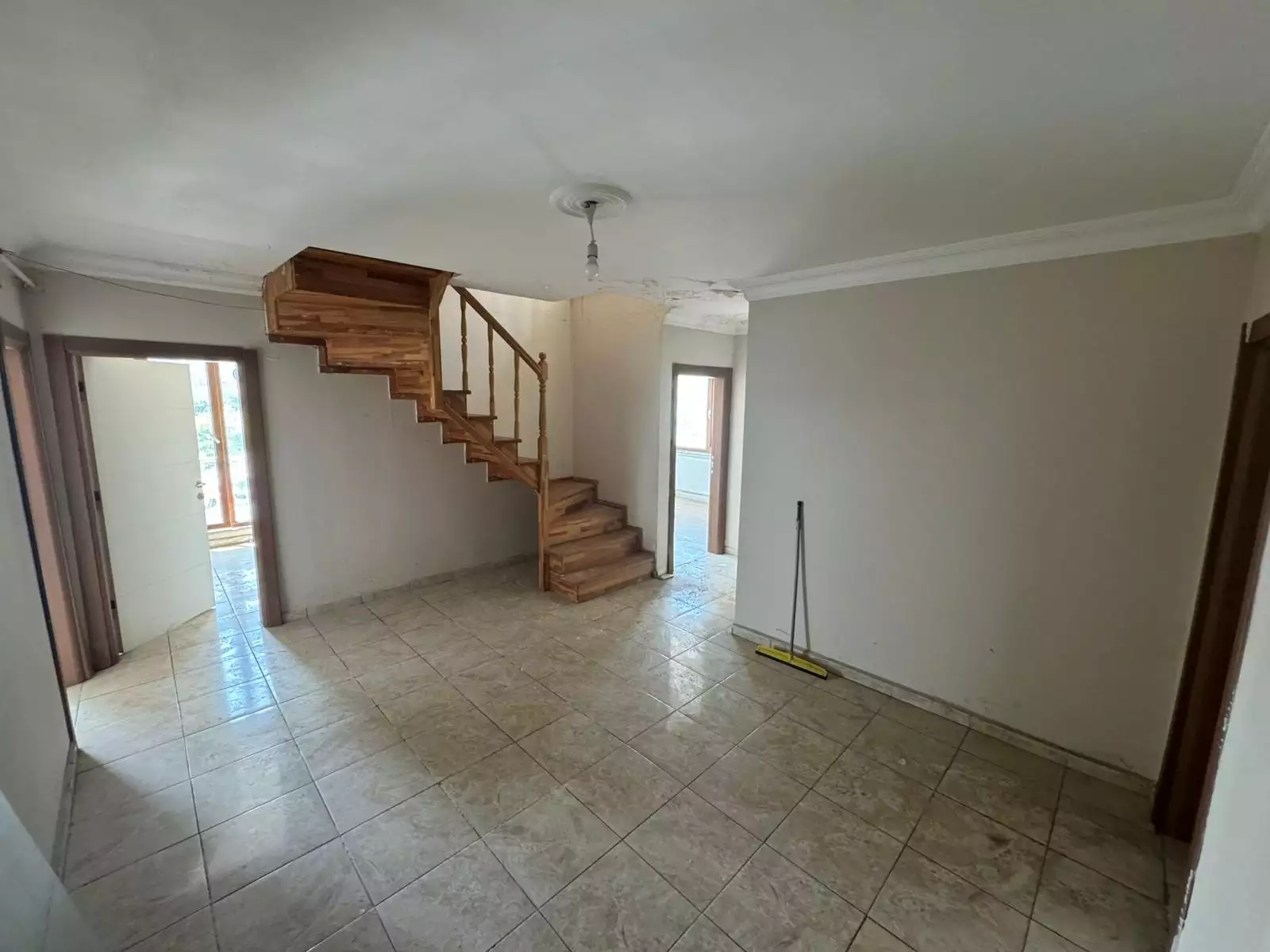 BEYLİKDÜZÜ YAKUPLU'DA ANA CADDE ÜZERİNDE 3+2 SATILIK DUBLEKS