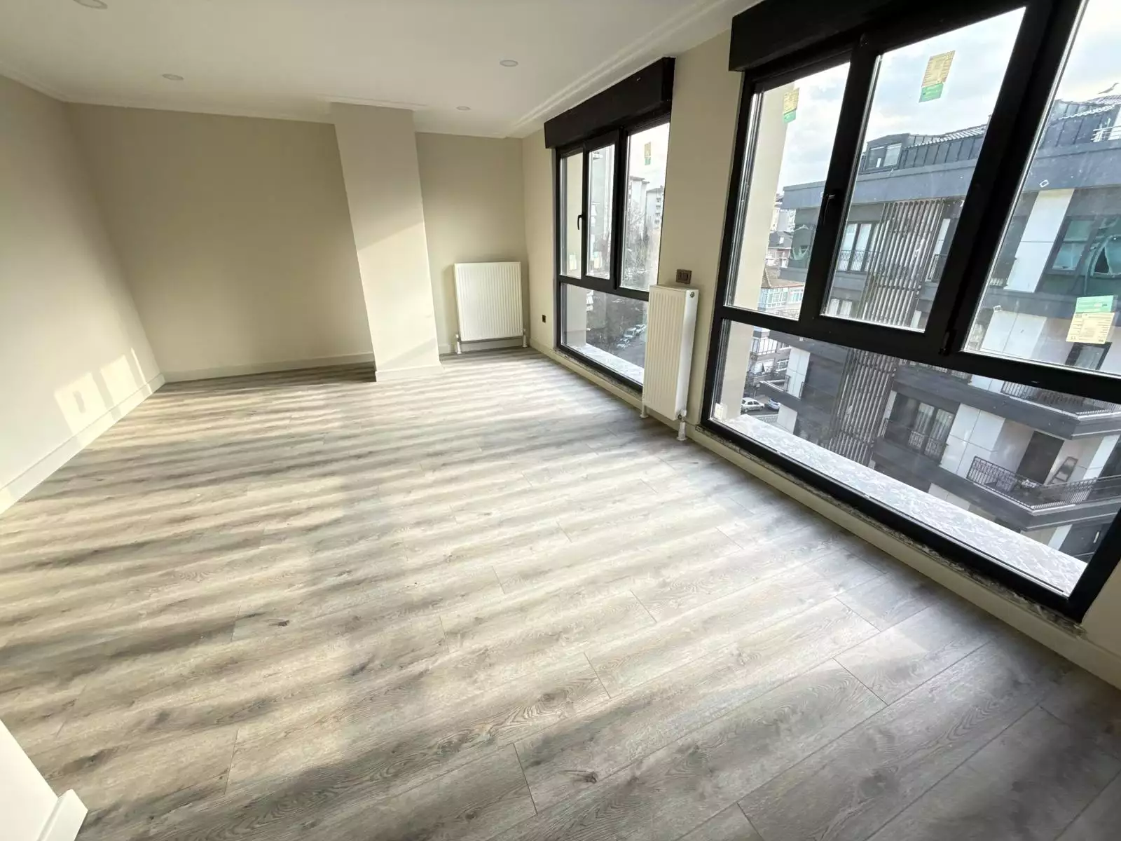 BEŞİKTAŞ DİKİLİTAŞ YENİ BİNADA DENİZ MANZARALI SATILIK 4+2 DAİRE