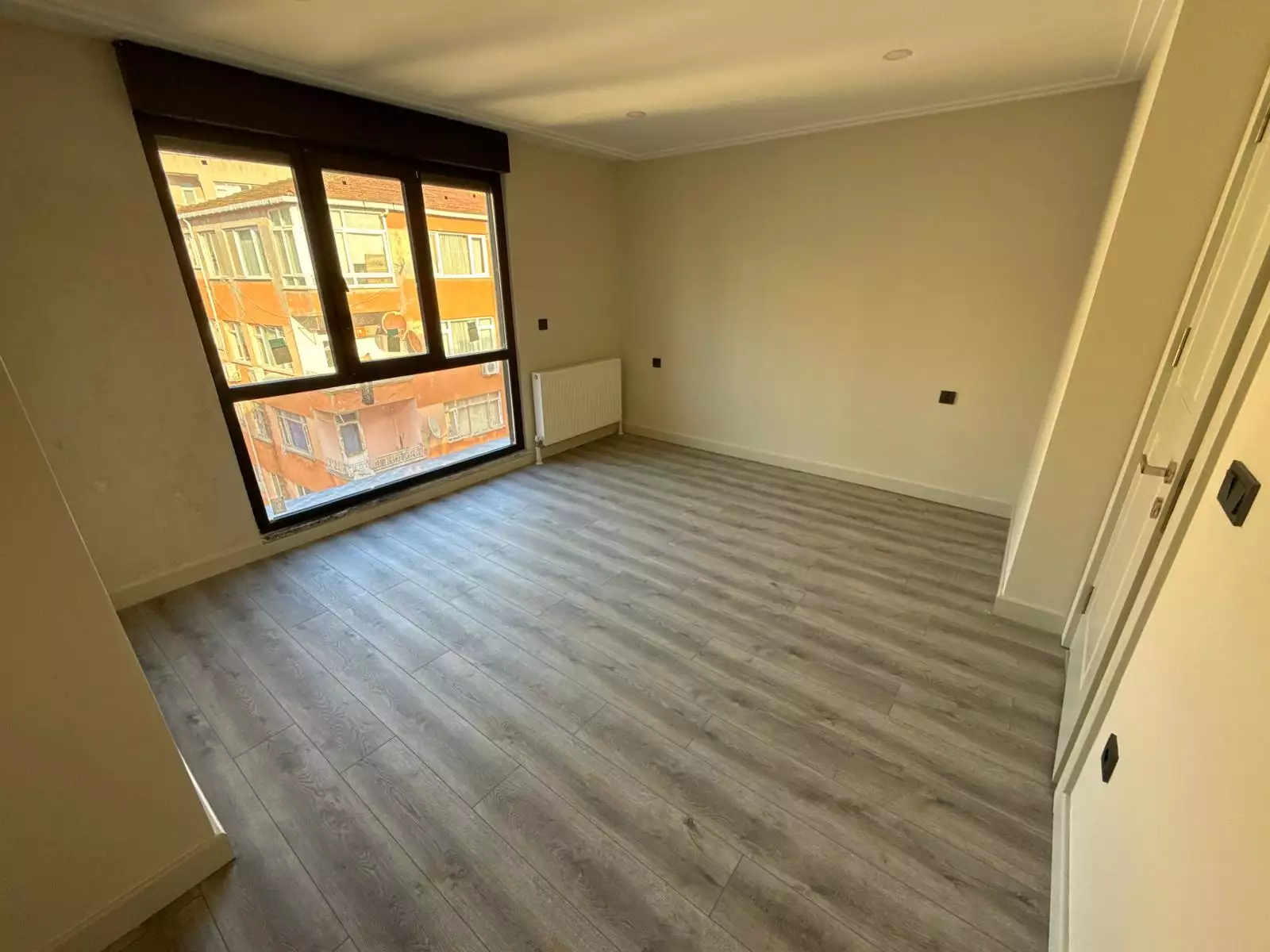 BEŞİKTAŞ DİKİLİTAŞ YENİ BİNADA DENİZ MANZARALI SATILIK 4+2 DAİRE