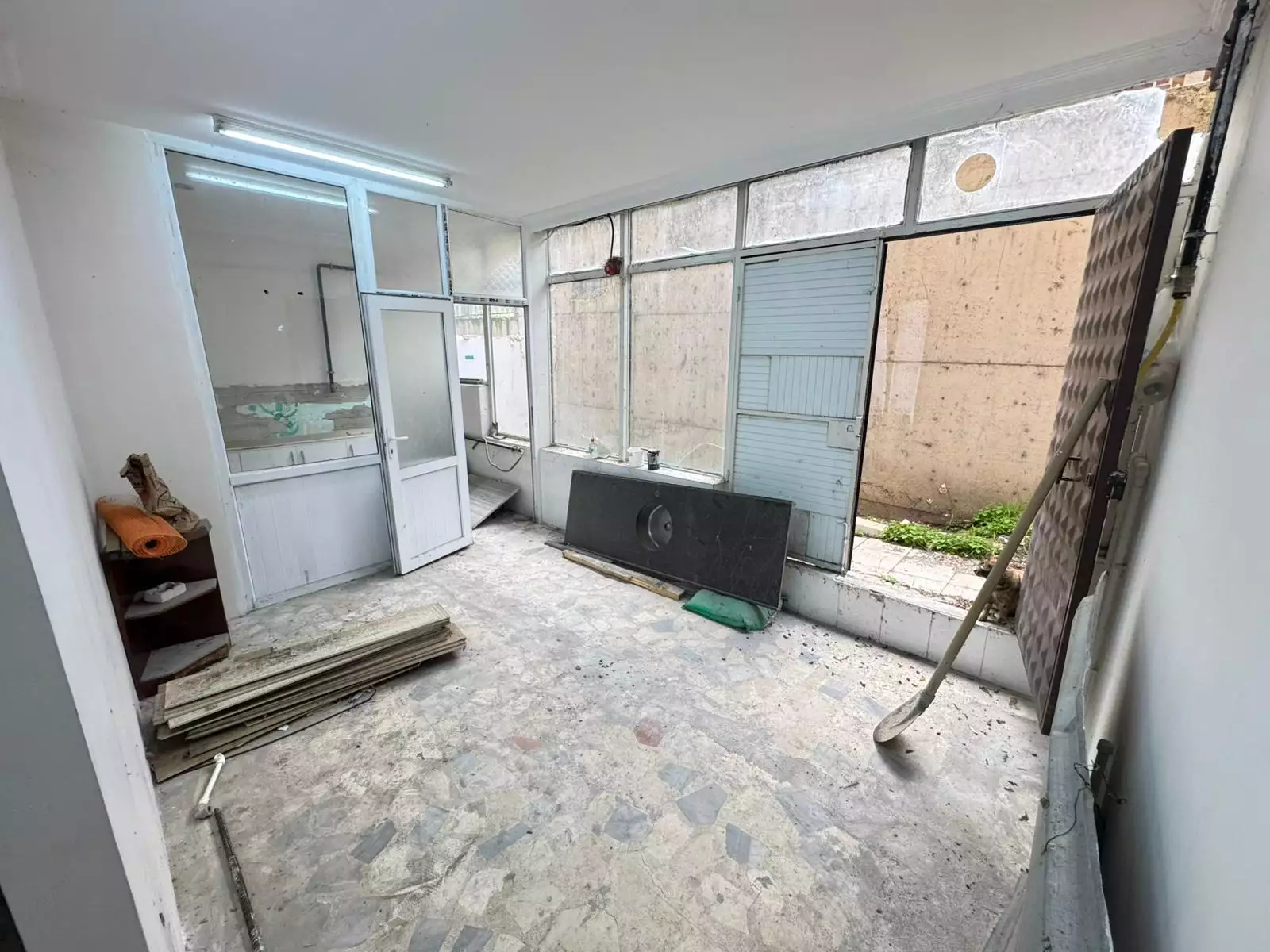 KADIKÖY HAŞANPAŞA’DA GAZHANE KÜLTÜR MERKEZİNİN HEMEN YANINDA METROYA ÇOK YAKIN KONUMDA SATILIK 320 M2 DÜKKAN MAĞAZA