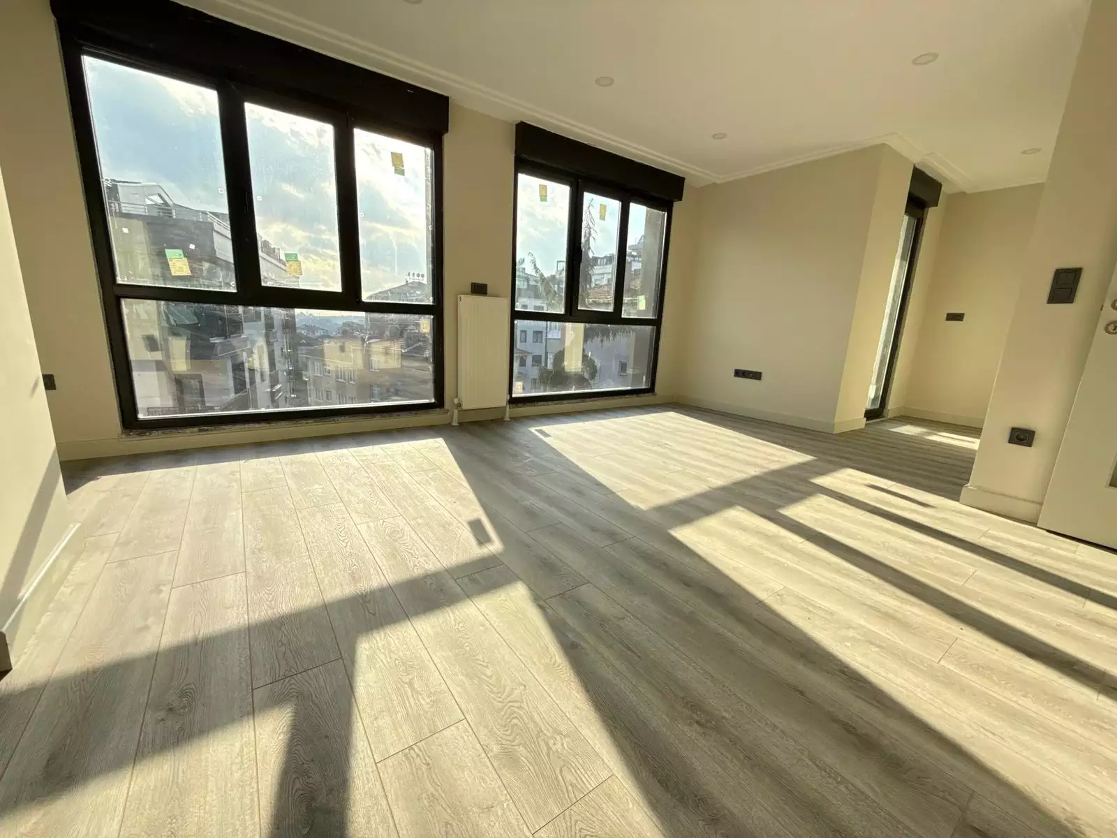 BEŞİKTAŞ DİKİLİTAŞ YENİ BİNADA DENİZ MANZARALI SATILIK 4+2 DAİRE