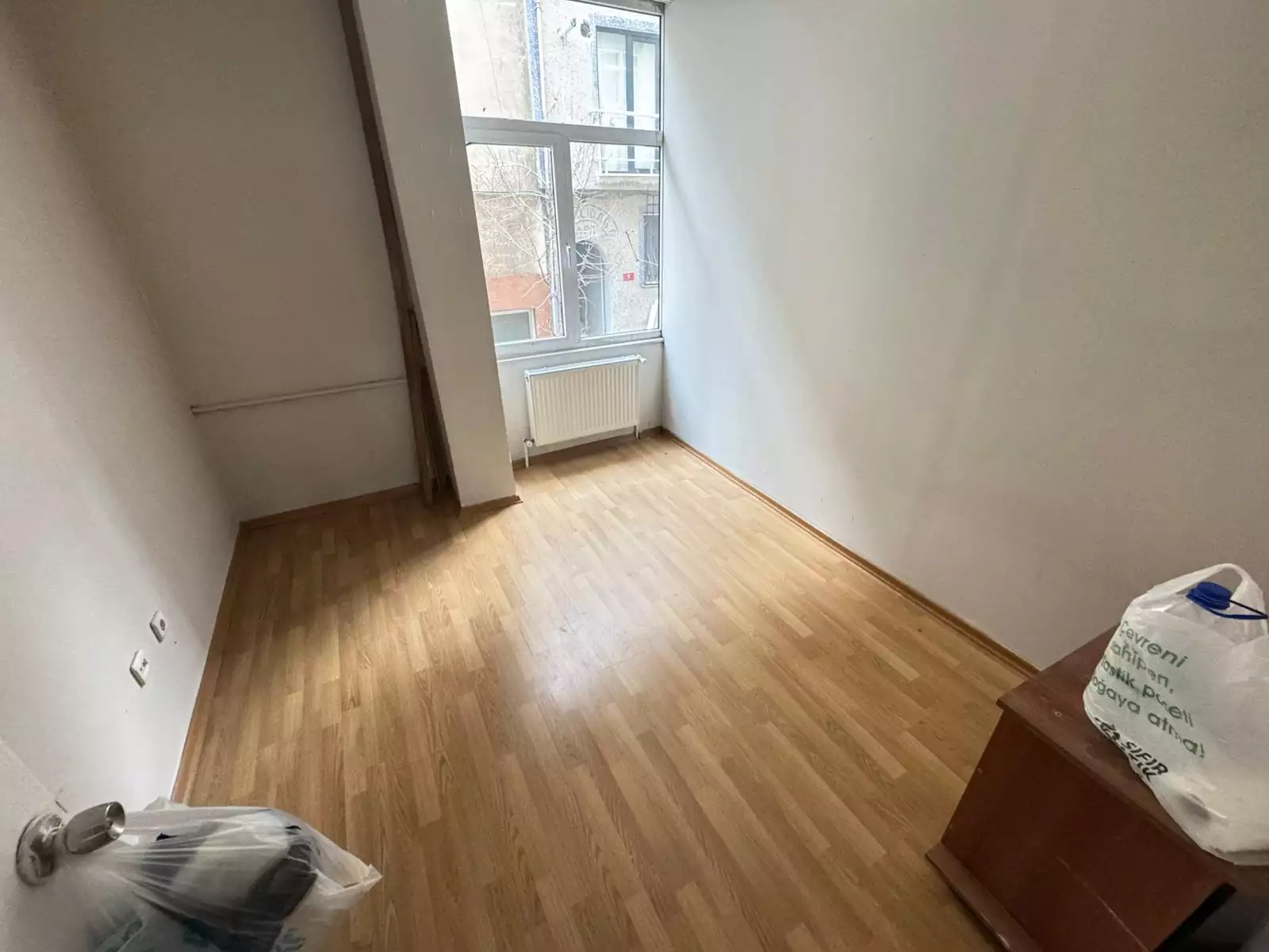 KADIKÖY HAŞANPAŞA’DA GAZHANE KÜLTÜR MERKEZİNİN HEMEN YANINDA METROYA ÇOK YAKIN KONUMDA SATILIK 320 M2 DÜKKAN MAĞAZA