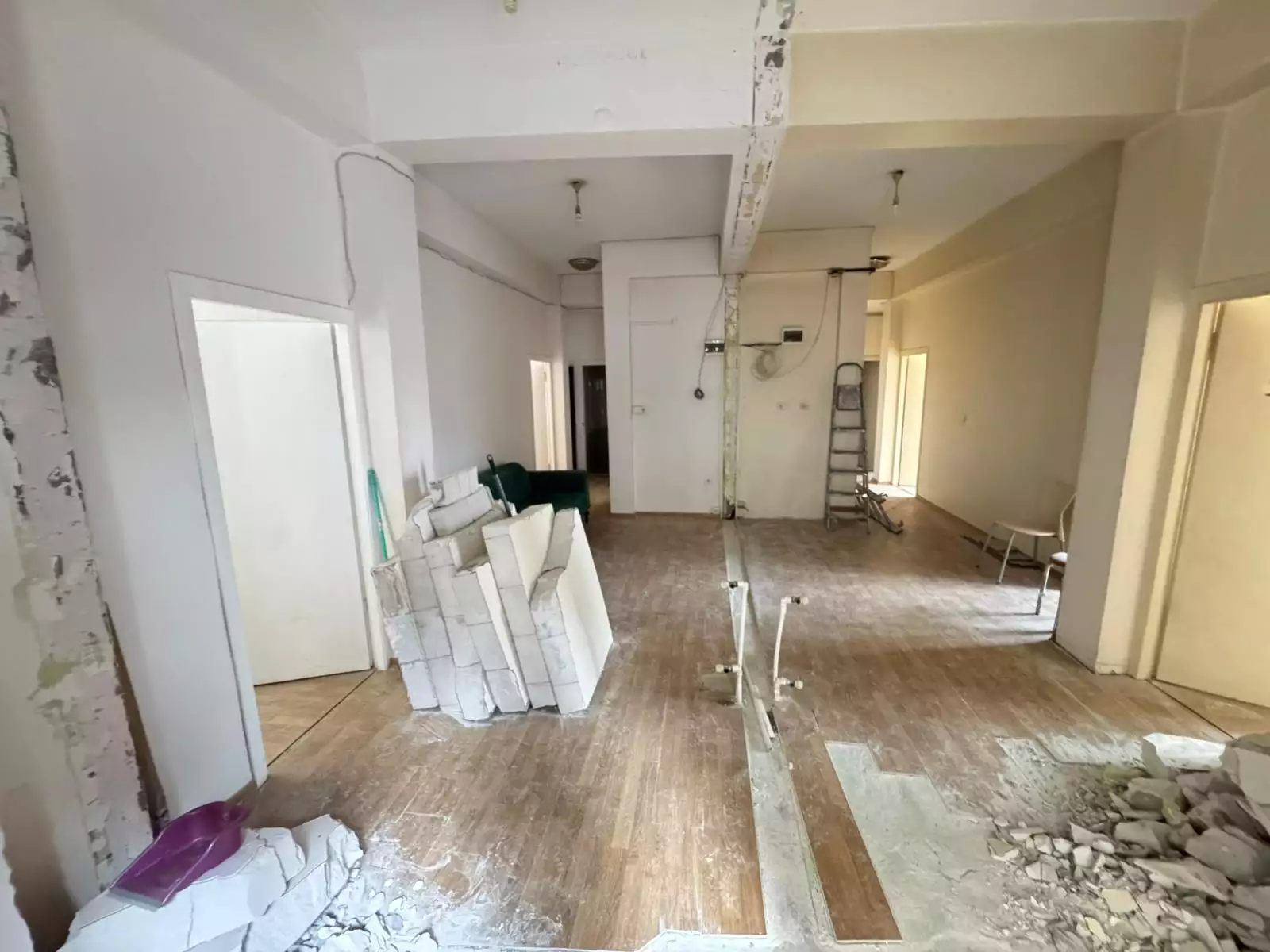 KADIKÖY HAŞANPAŞA’DA GAZHANE KÜLTÜR MERKEZİNİN HEMEN YANINDA METROYA ÇOK YAKIN KONUMDA SATILIK 320 M2 DÜKKAN MAĞAZA