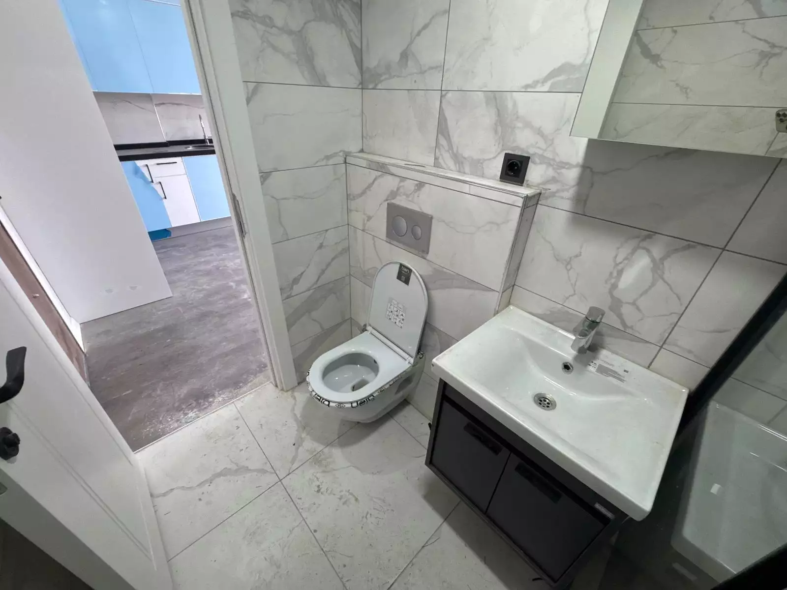 LEVENT KANYON AVM YANINDA REZİDANSTA SATILIK 1+1 DAİRE