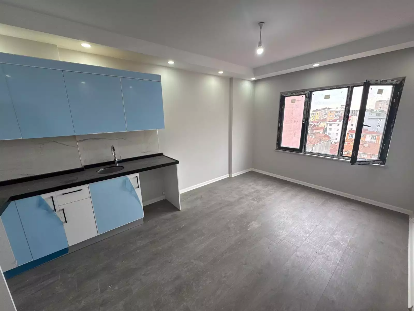 LEVENT KANYON AVM YANINDA REZİDANSTA SATILIK 1+1 DAİRE