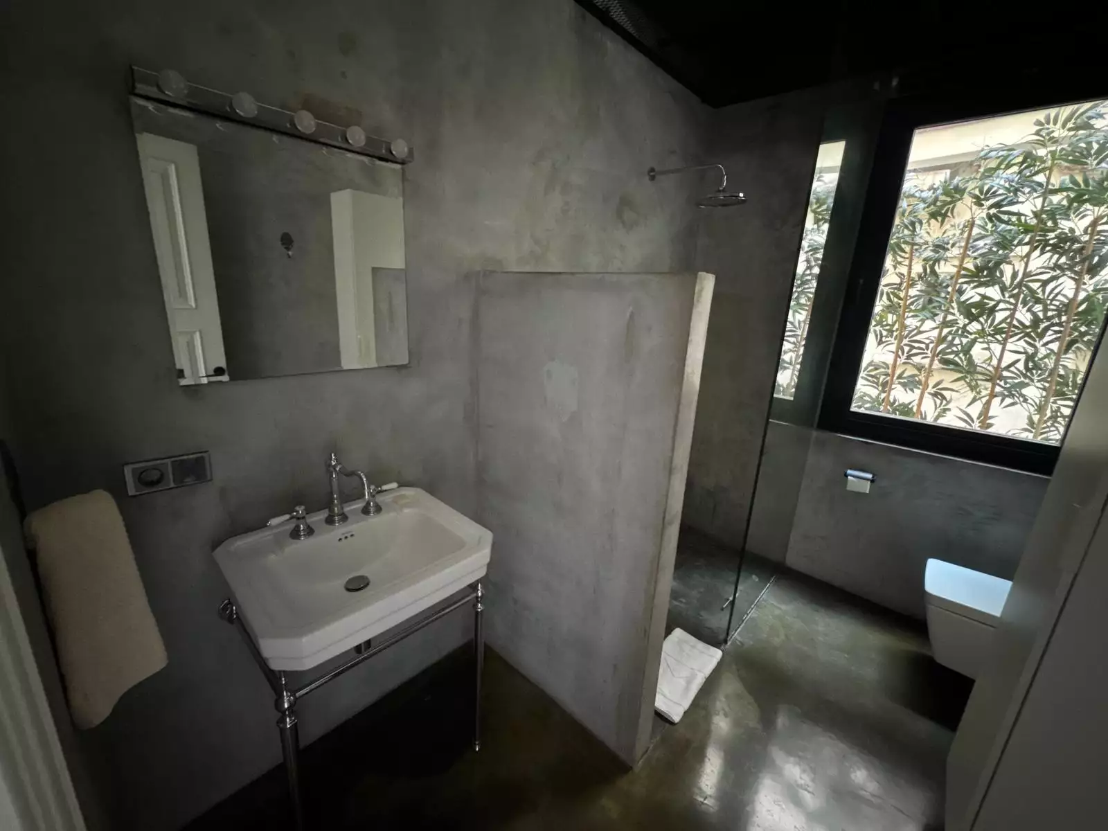 BEŞİKTAŞ'TA DENİZ MANZARALI ÖZEL TASARIM SATILIK 2+1 DAİRE