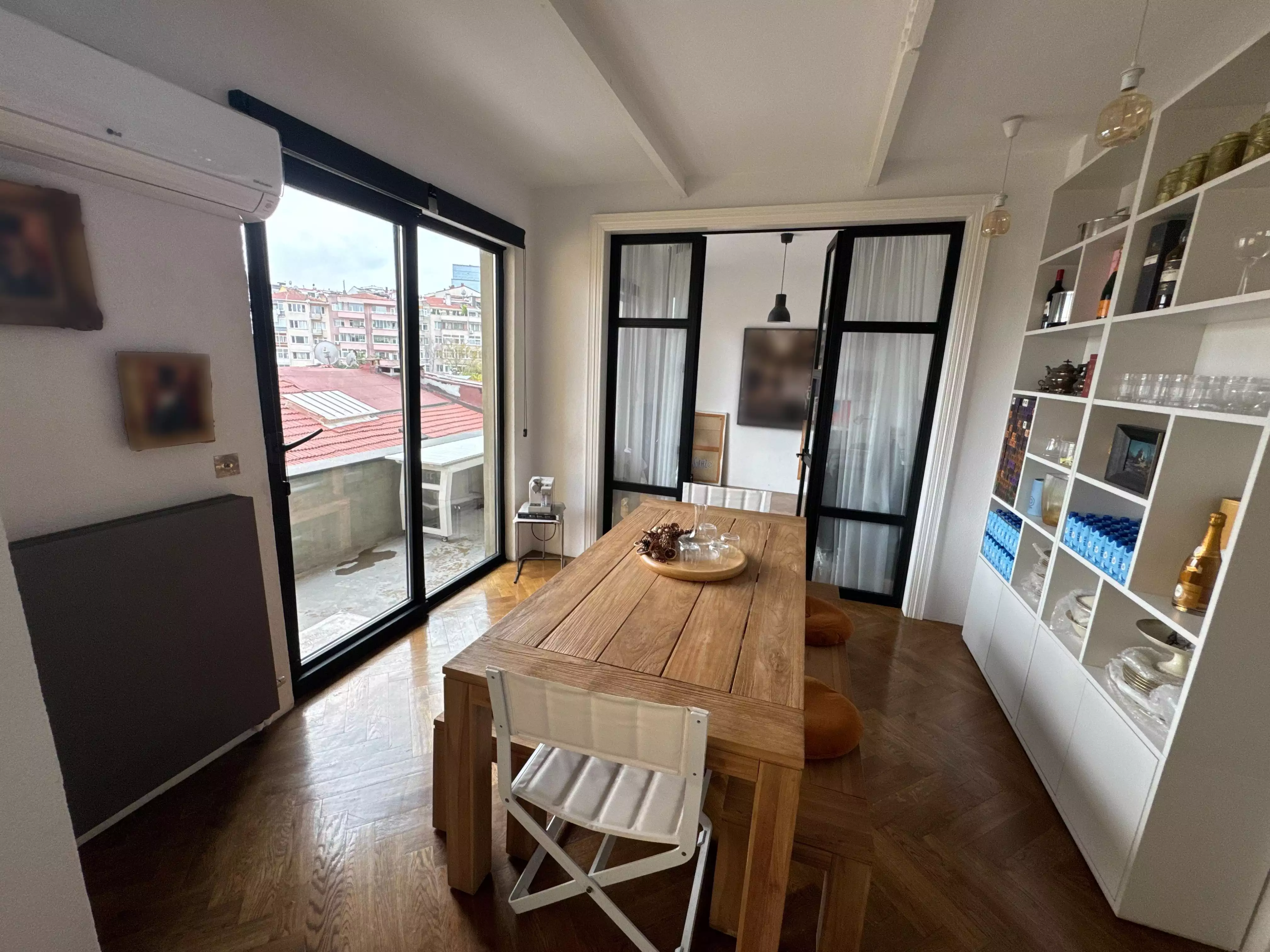 BEŞİKTAŞ'TA DENİZ MANZARALI ÖZEL TASARIM SATILIK 2+1 DAİRE