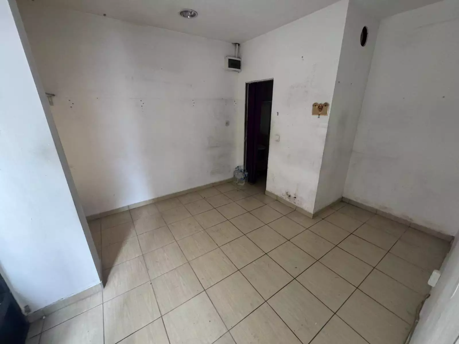 ÇELİKTEPE'DE CADDE ÜSTÜNDE HER İŞE UYGUN KİRALIK DÜKKAN MAĞAZA