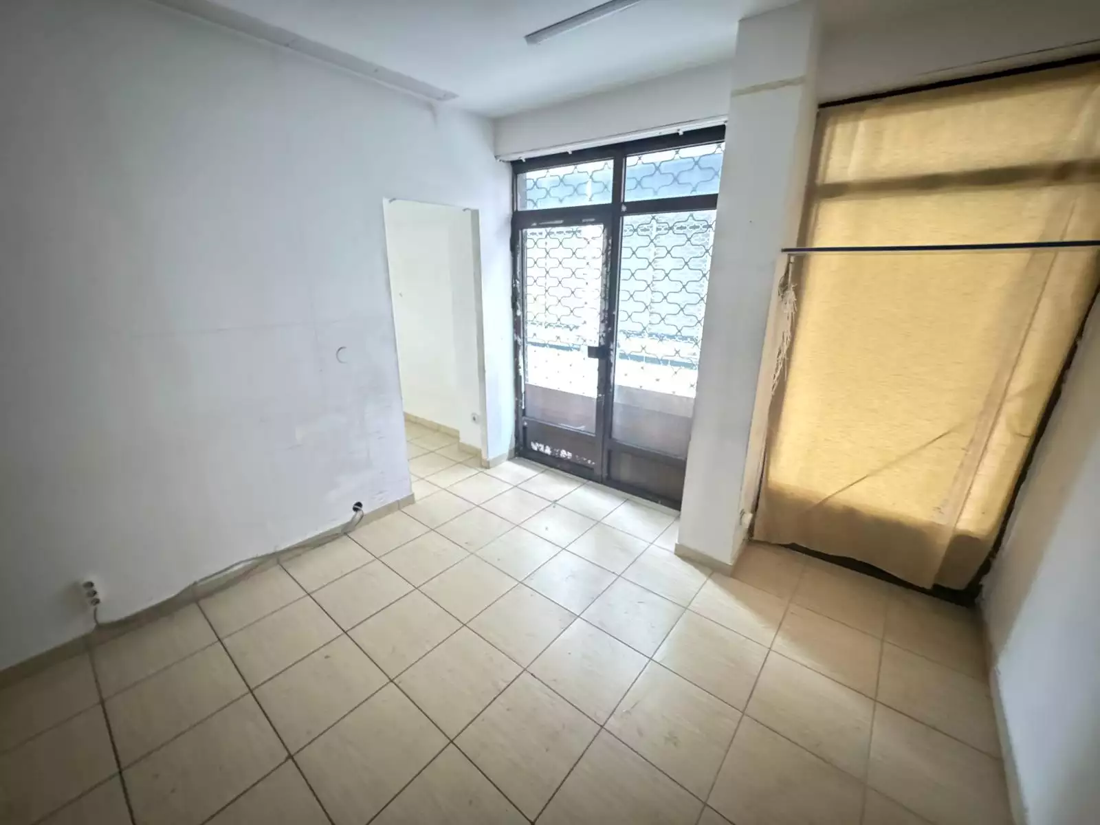 ÇELİKTEPE'DE CADDE ÜSTÜNDE HER İŞE UYGUN KİRALIK DÜKKAN MAĞAZA