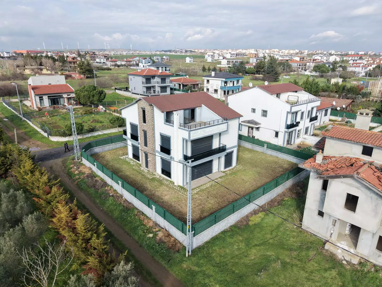 SİLİVRİDE DENİZ MANZARALI SATILIK SIFIR 7+2 LÜKS VİLLA
