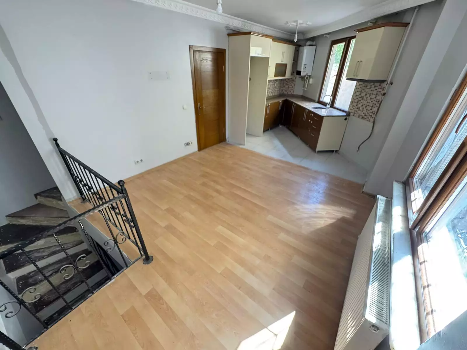 ATAŞEHİR ÖRNEK MAHALLESİNDE SATILIK TERS DUBLEKS 3,5+1 DAİRE