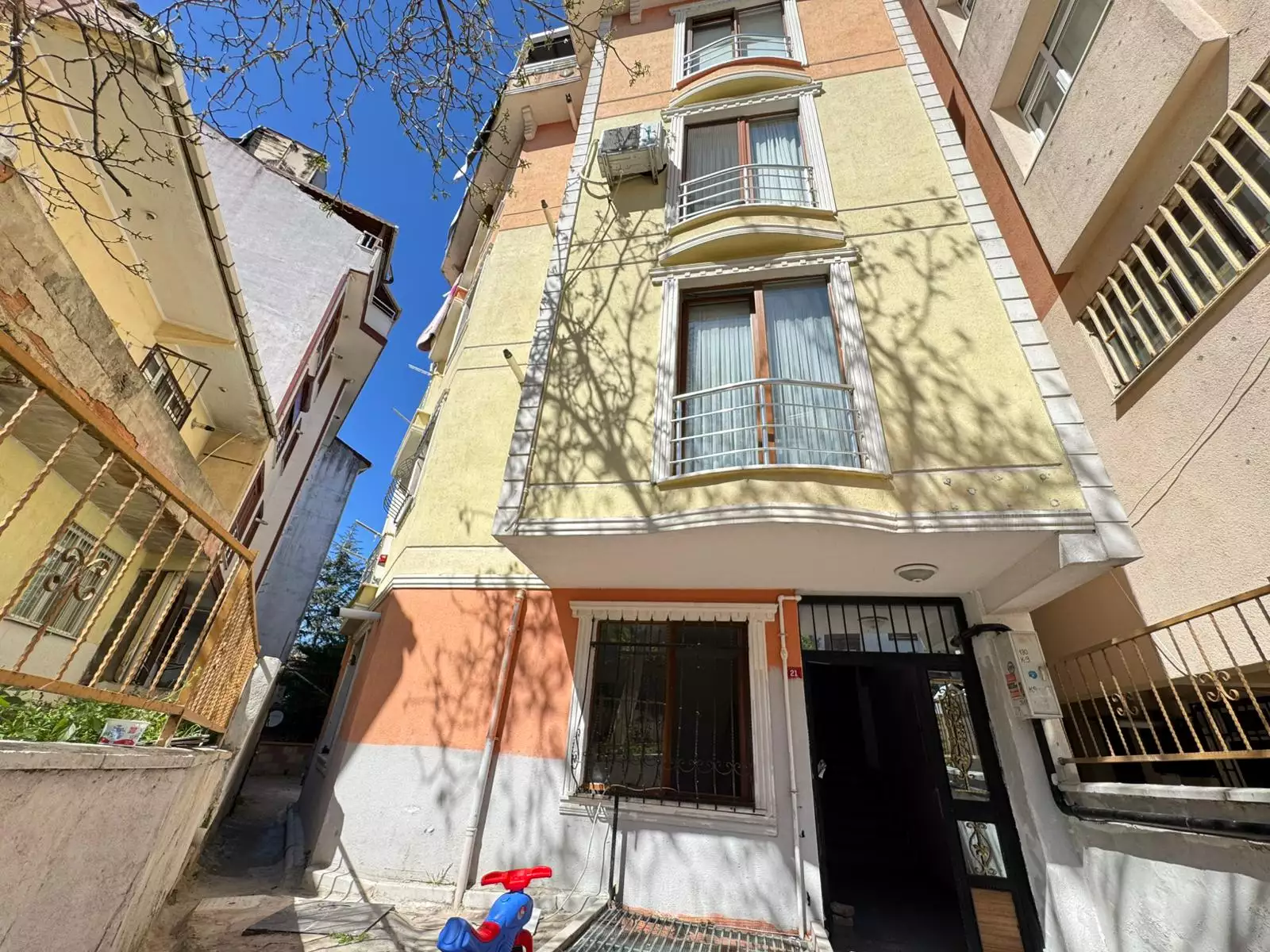 ATAŞEHİR ÖRNEK MAHALLESİNDE SATILIK TERS DUBLEKS 3,5+1 DAİRE