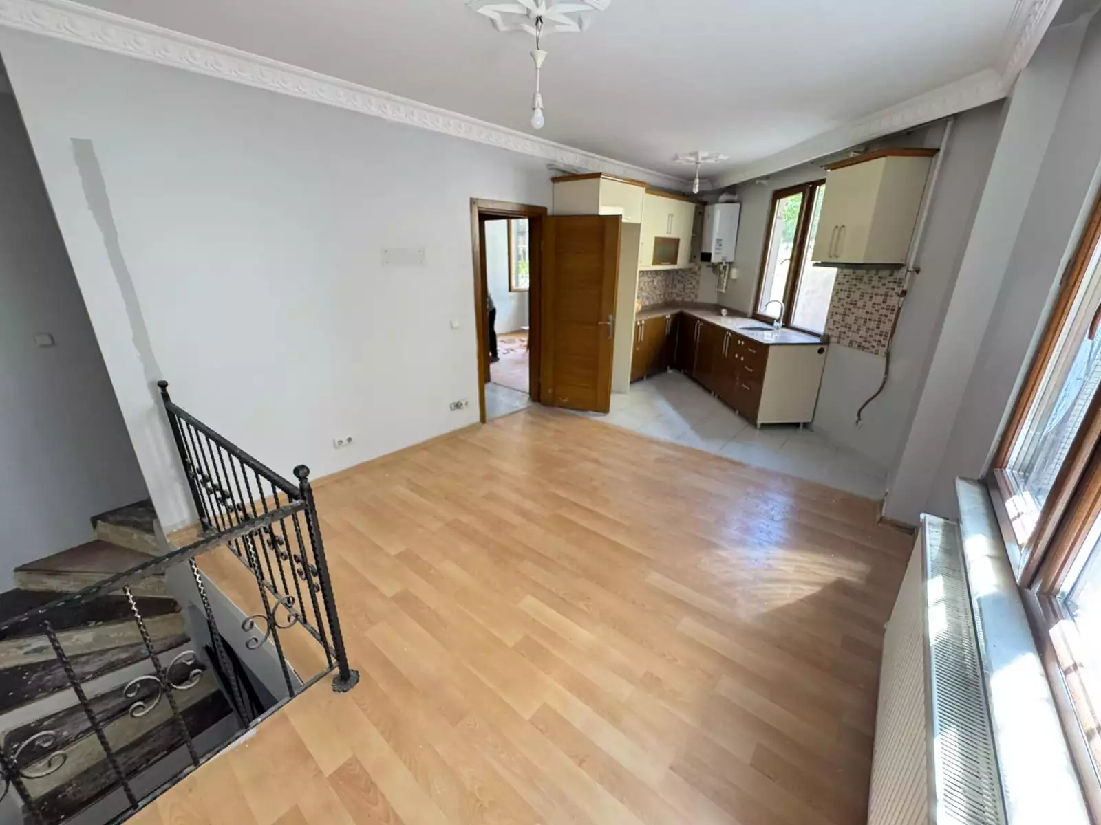 ATAŞEHİR ÖRNEK MAHALLESİNDE SATILIK TERS DUBLEKS 3,5+1 DAİRE