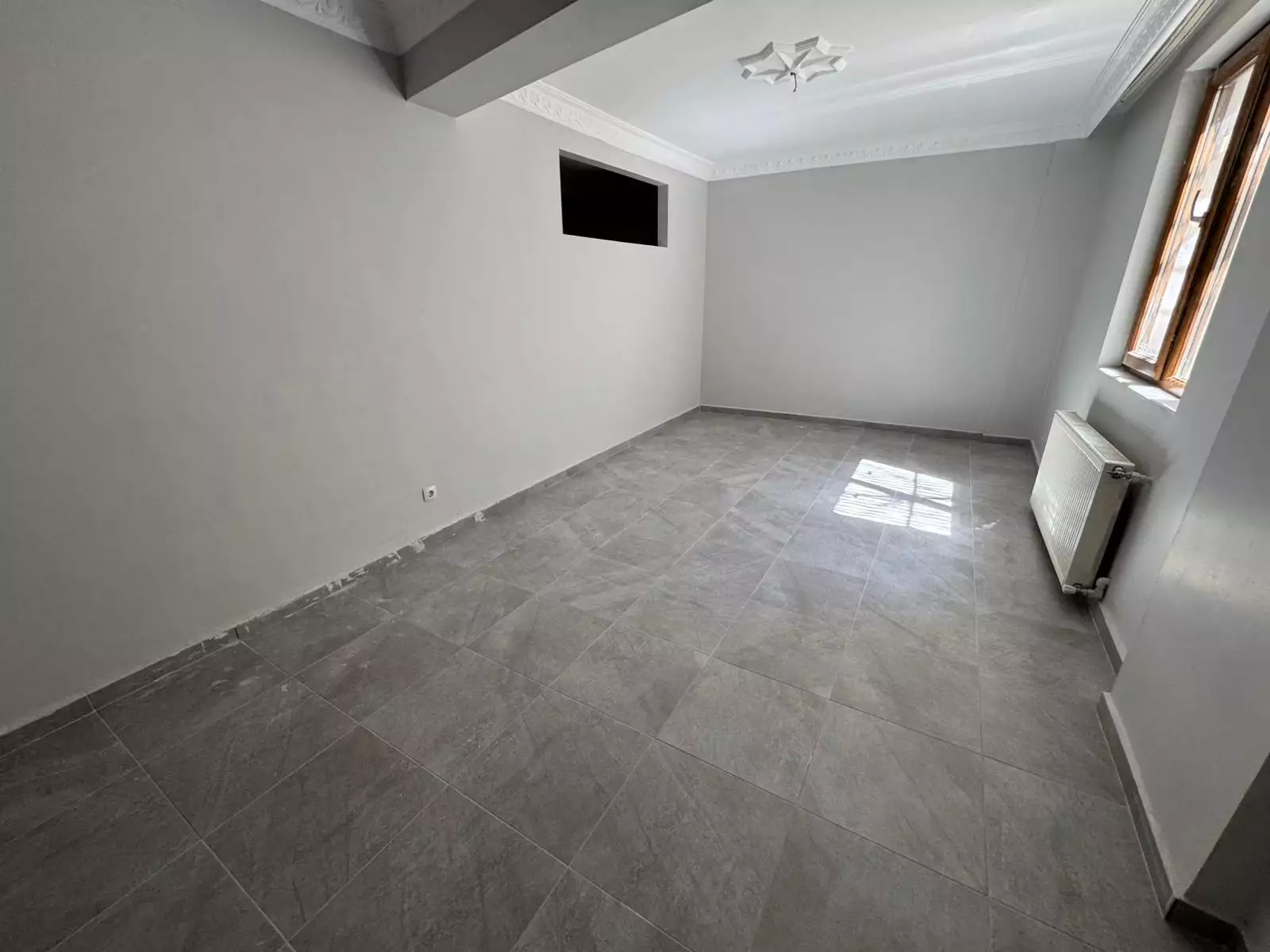 ATAŞEHİR ÖRNEK MAHALLESİNDE SATILIK TERS DUBLEKS 3,5+1 DAİRE