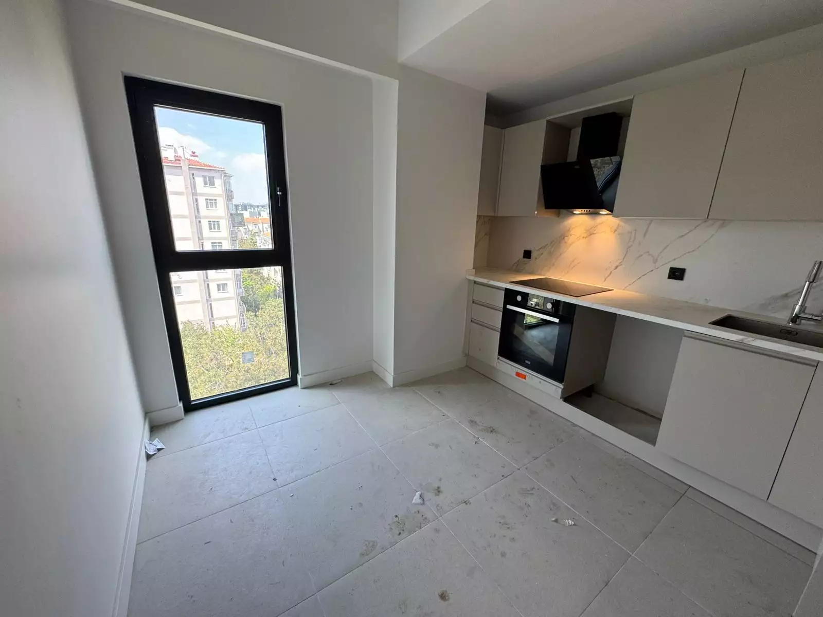 BEŞİKTAŞ YENİ LEVENT BÖLGESİNDE SIFIR BİNADA KİRALIK 2+1 DAİRE