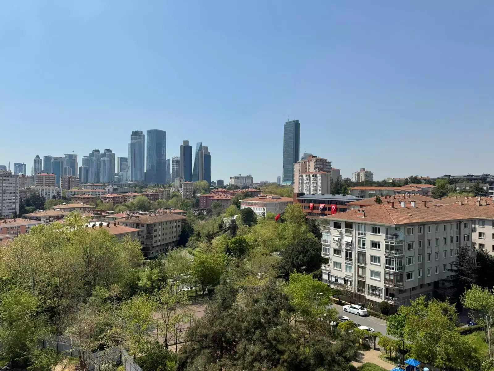 BEŞİKTAŞ YENİ LEVENT BÖLGESİNDE SIFIR BİNADA KİRALIK 2+1 DAİRE