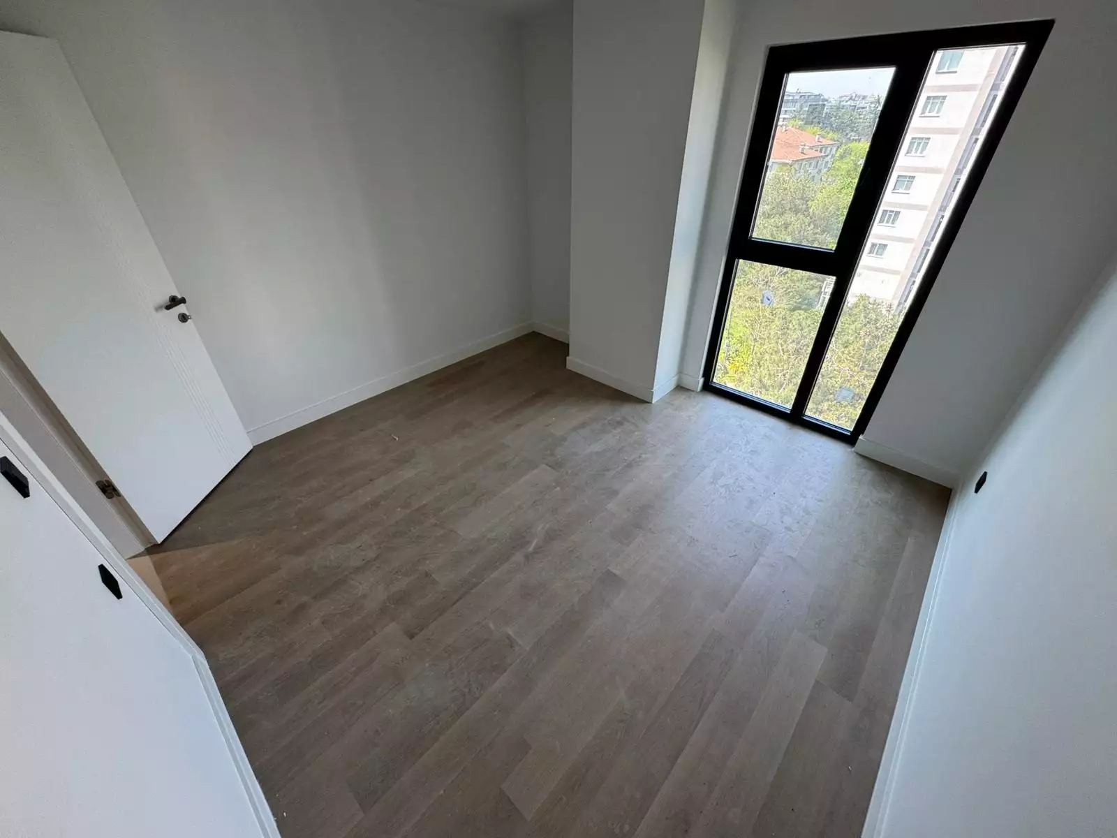 BEŞİKTAŞ YENİ LEVENT BÖLGESİNDE SIFIR BİNADA KİRALIK 2+1 DAİRE