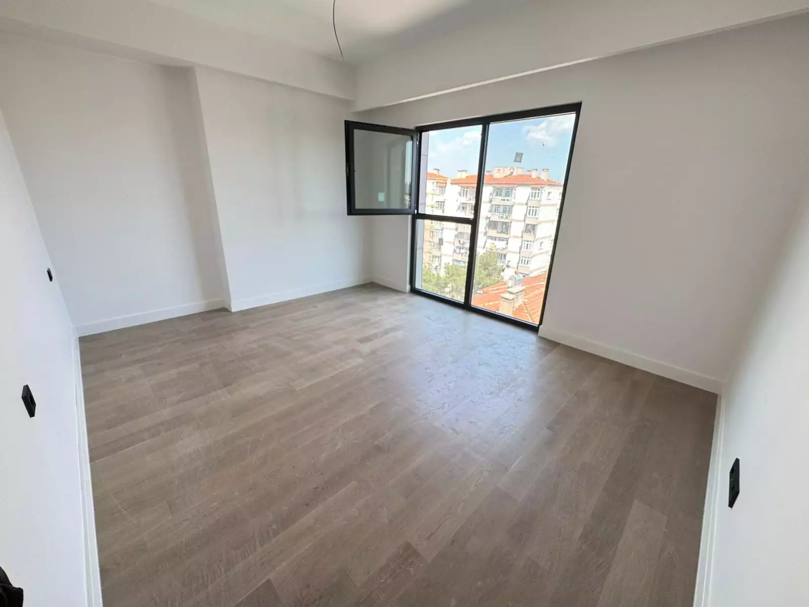 BEŞİKTAŞ YENİ LEVENT BÖLGESİNDE SIFIR BİNADA KİRALIK 2+1 DAİRE