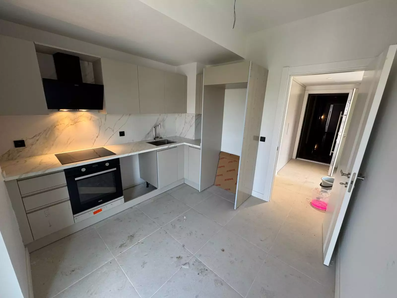 BEŞİKTAŞ YENİ LEVENT BÖLGESİNDE SIFIR BİNADA KİRALIK 2+1 DAİRE