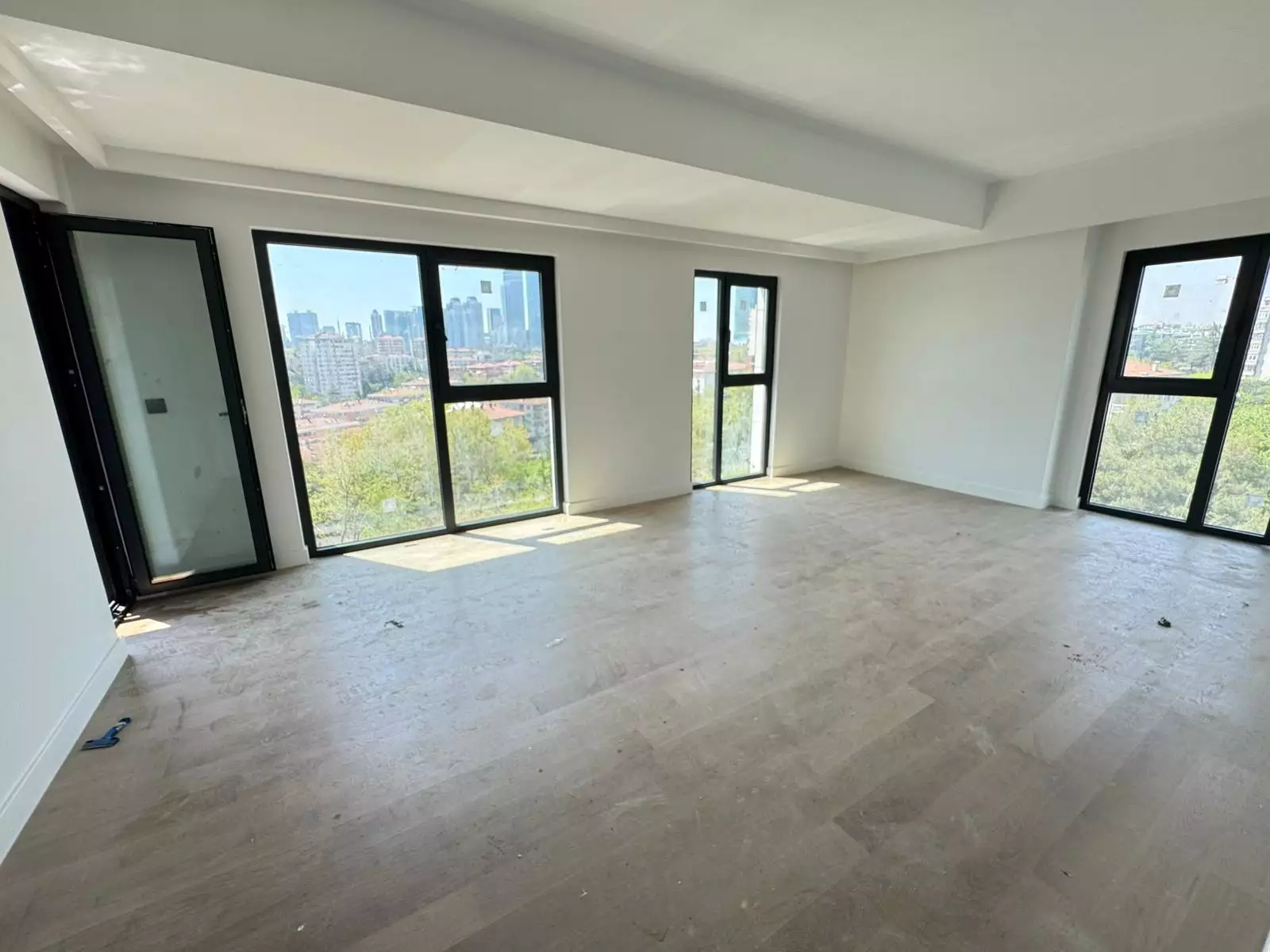 BEŞİKTAŞ YENİ LEVENT BÖLGESİNDE SIFIR BİNADA KİRALIK 2+1 DAİRE