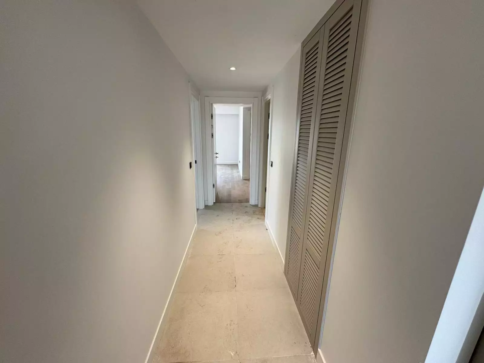BEŞİKTAŞ YENİ LEVENT BÖLGESİNDE SIFIR BİNADA KİRALIK 2+1 DAİRE